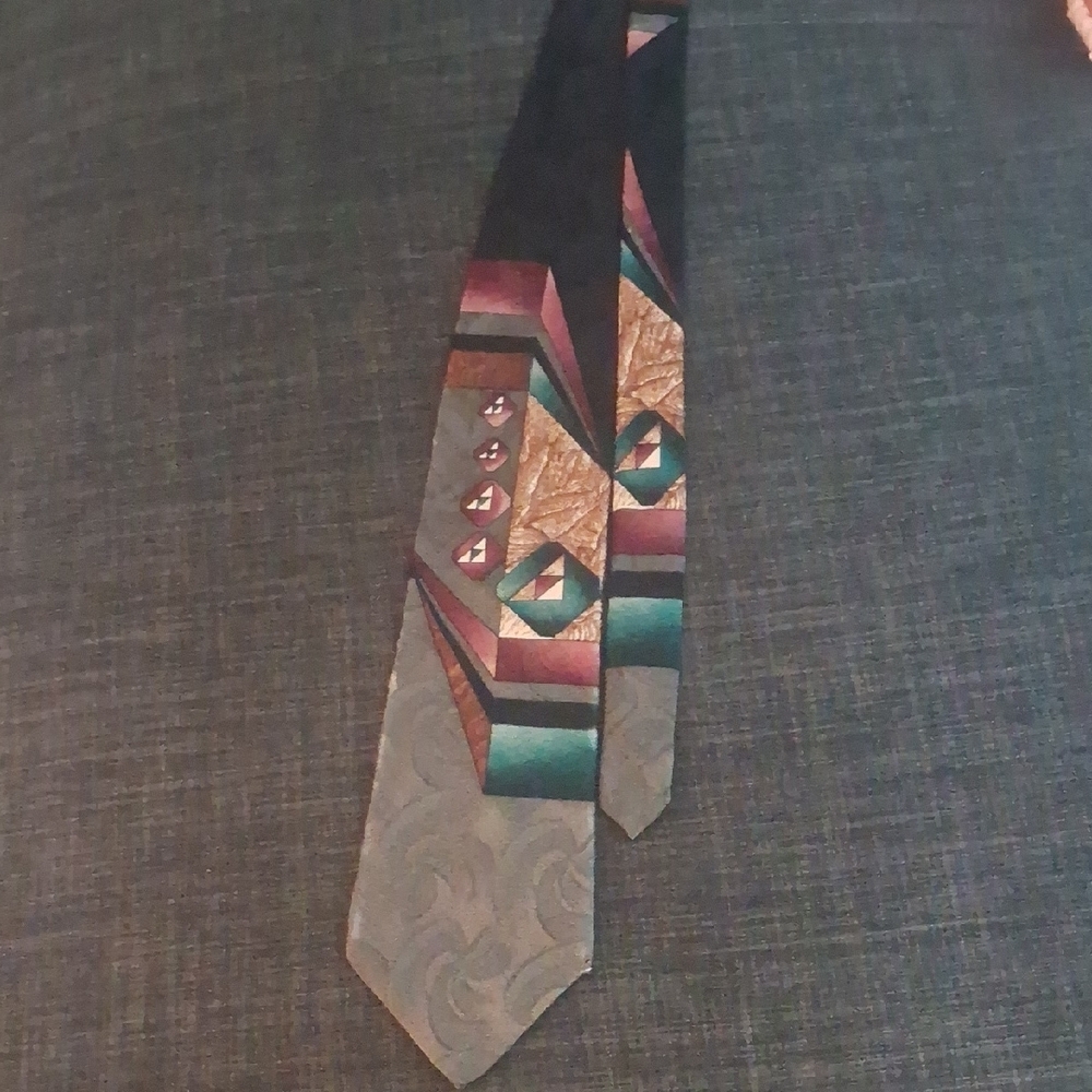 LUDLOWS OF BRANTFORD 100% Silk Formal Tie